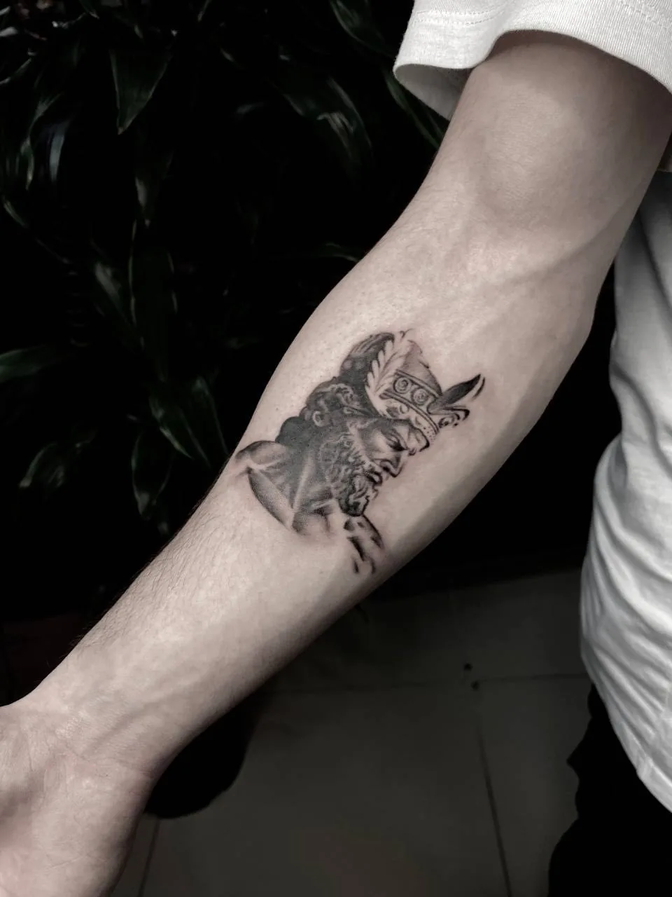 Sofia Cruz Minimal tattoo Istanbul — Minimal Fine Line Tattoo 008